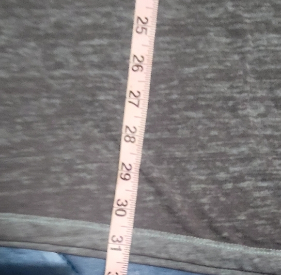 Mens Buckle Black V-neck Tshirt. Gray With Heather Pattern. Size XL - Picture 10 of 10